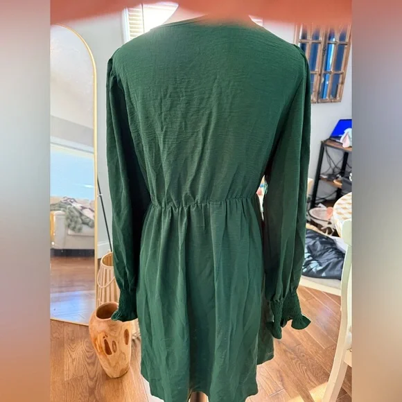 Elegant Green Women's Dress - Picture 7 of 8